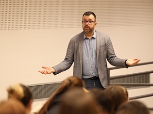 2025-12-04 19-30-18.jpeg